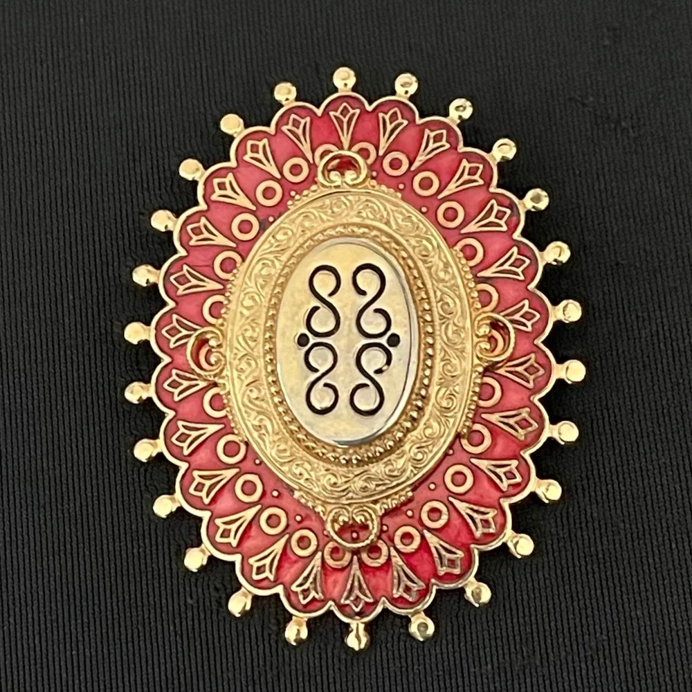 Vintage Gold Tone Pink Enamel Medallion Brooch Pin Oval Pendant Jewelry